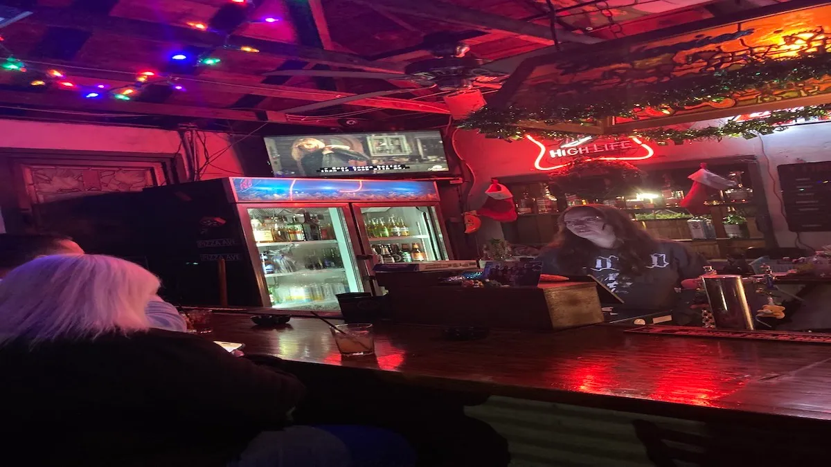 Bartender serving drinks at Muldoon’s Saloon in Winter Park, a longtime Central Florida musician’s bar